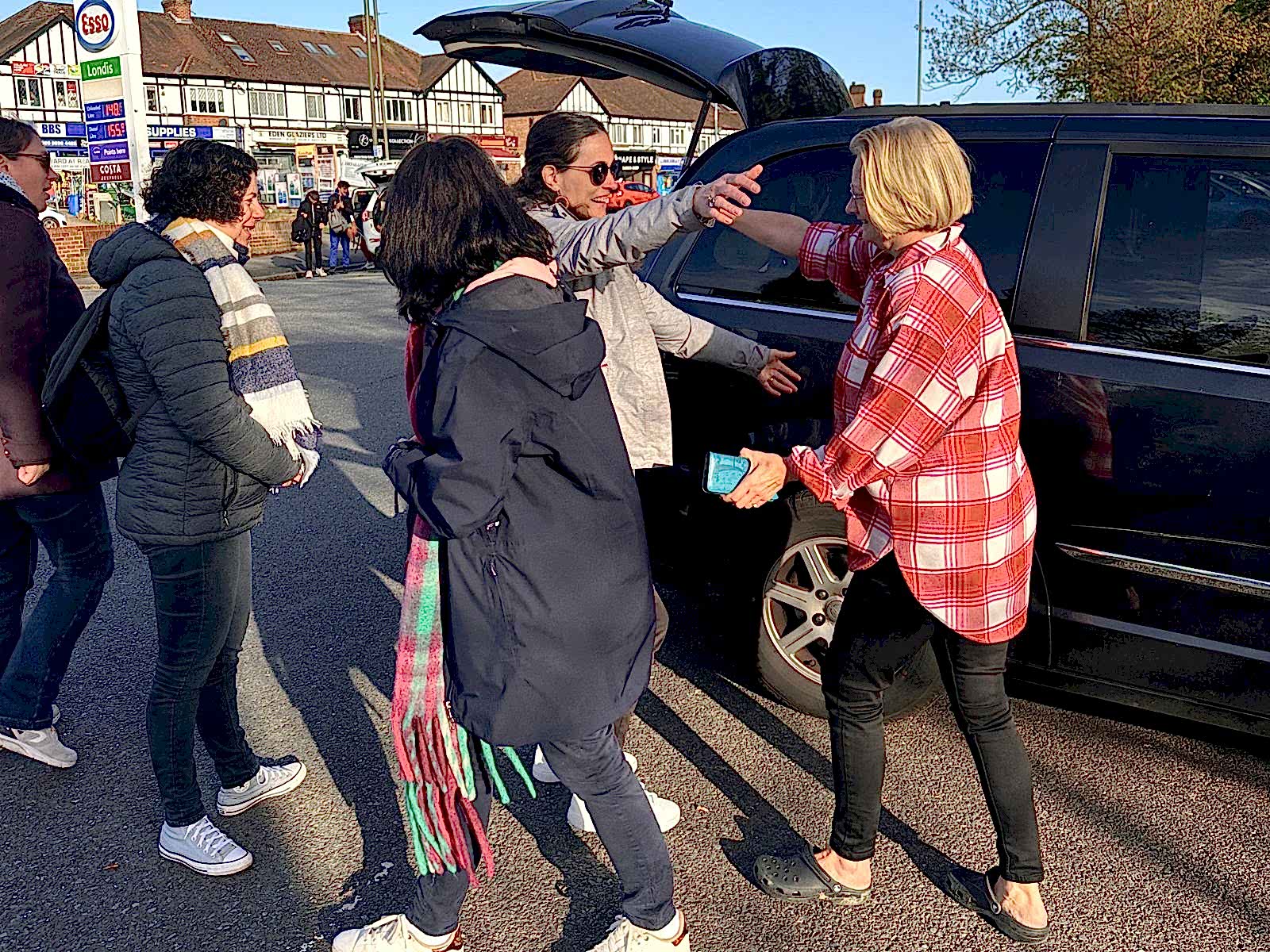 A Beckenham host welcoming group leaders at the Eden Park meeting point